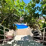 Apartment With Garden Vista Roja