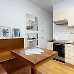 Eden Rentals Cozy City Central Apartment