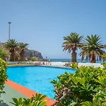 Go2Tenerife Apart\'Dada Pool & First Line Of The Sea
