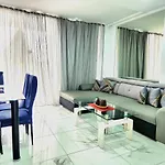 Modern Pool Front Apartment In Las Americas