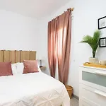 Eden Rentals 101 Surfy Stylish Bed&Coffee Room
