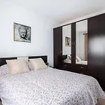 Apartamento En Barrio Tipico: Experiencia Local.