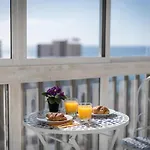 8D. Modern Flat In Las Americas