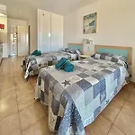 Pool And Sea View Studio In Castle Harbour C010