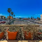Newly Renovated Studio 2 Min From Playa La Arena