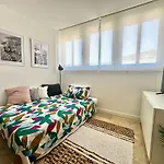 Pambnb - Cozy Refurbished City Center Apartment
