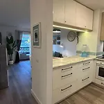 Huebsche Ferienwohnung Mit 2 Schlafzimmern, Pool Und Wlan, Strandnaehe