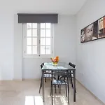 Old Town Cozy Two-Bedroom Apartment