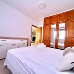Modern 1B Apt 200 From Beach Ac