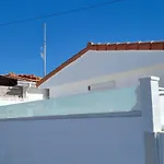 La Casita De Emily - Reformada, Bien Situada Y Con Piscina Amplia