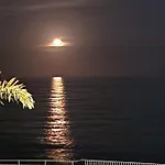 Warm & Cozy With Lovely Sea View