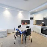 Flower Apartment