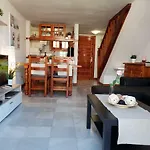 Duplex Apartment No 4, Close To Sea And Beach, Heated Pool, Aircondition, Wifi