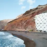 Steps To The Beach!!!