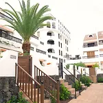 2 Min Walk To Beach - Private Solarium Bungalow