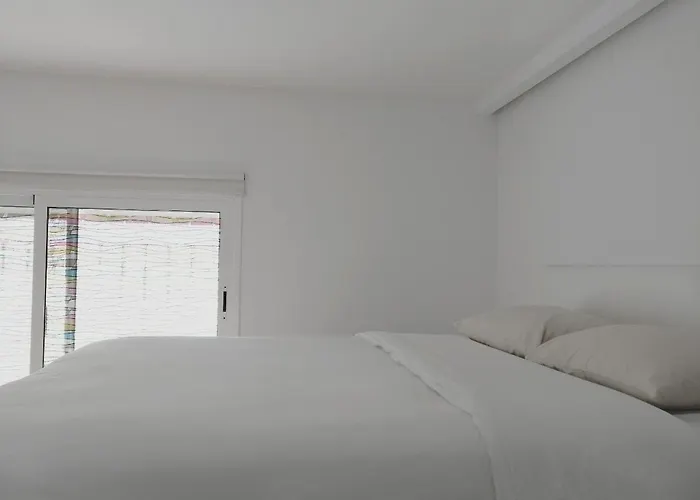 Homeforguest Island 201 Modern & Minimalist Apartments