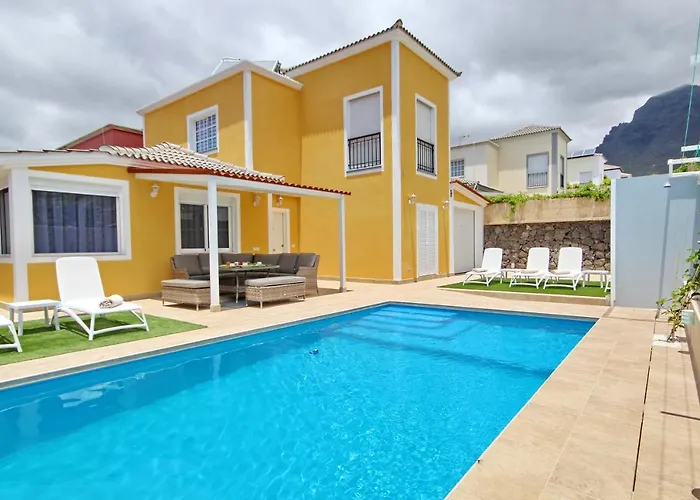 Amazing 5-Bedroom Villa In Costa Adeje