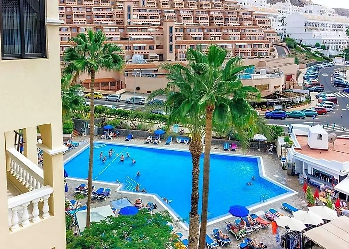 Peaceful & Bright Loft, Heated Pool, Netflix, Free Wifi & Parking, Tennis