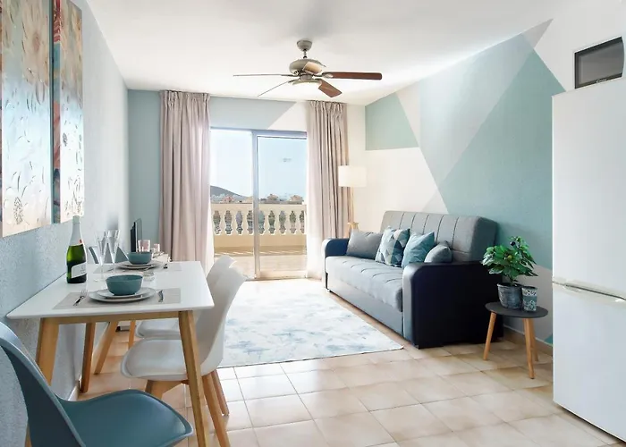 Great View, Heated Pool, Cool Design - Castle Harbour In Los Cristianos