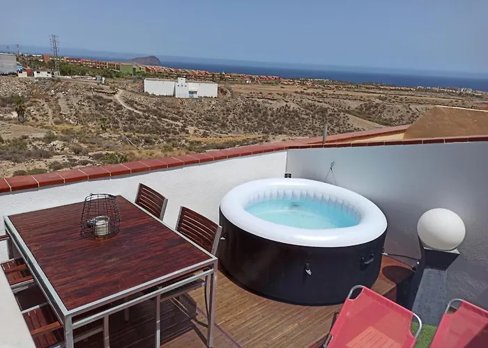 Golfsur-Jacuzzi-Privateparking-2Bath-4Bedroom-4Tv-Netflx-Fastwifi