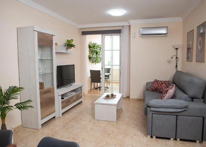 Apto Isa: Amplio Y Acogedor Apto De 75M Con Terraza, Aire Acondicionado Y Parking Gratuito