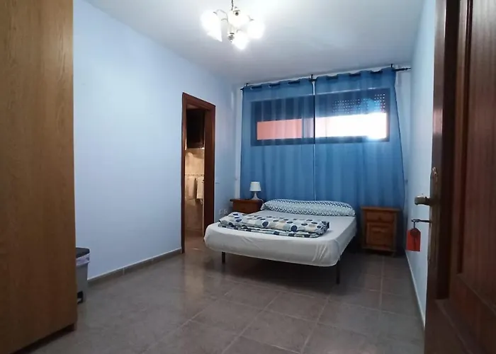 Los Cristianos Centro, Room With A Private Bathroom In Shared Apartment