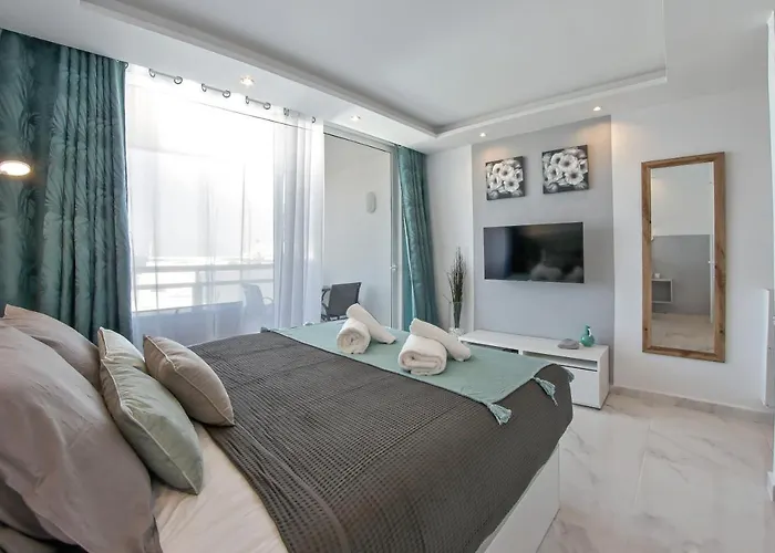 Modern Studio With A Sea View And Pool Access Ponderosa 801