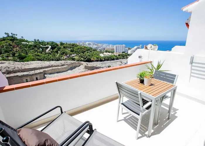 Cozy Apartment With Seaview And Parking