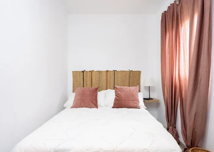 Eden Rentals 101 Surfy Stylish Bed&Coffee Room