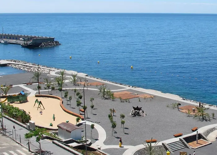 Un Lujoso Duplex En Radazul En Primera Linea De Playa Y Con Parking Propio