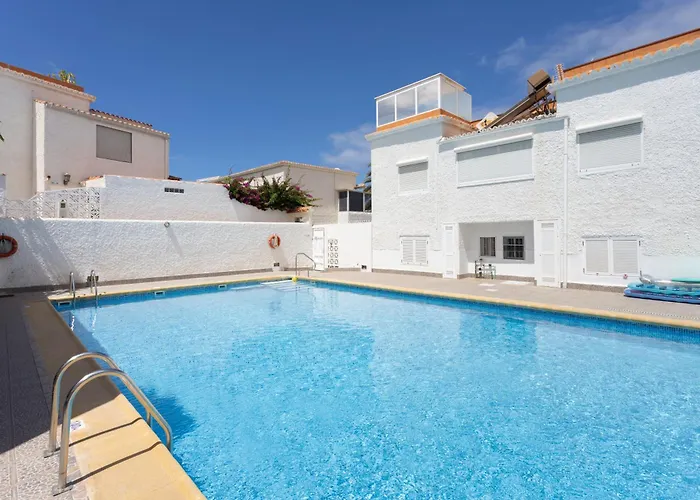 Villa Urbania Holiday Home By Sunkeyrents