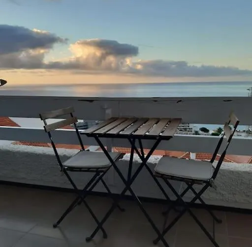 Vistas Al Mar Y A La Montana
