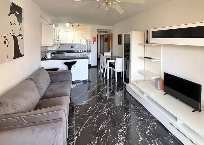 2 Bedroom Apartment In Castle Harbour C205