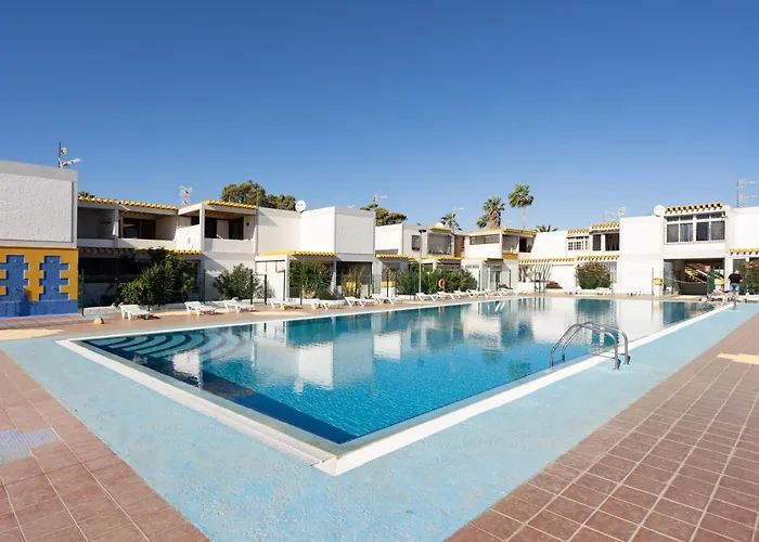 Home2Book Lovely & Bright Apt, Pool & Terrace