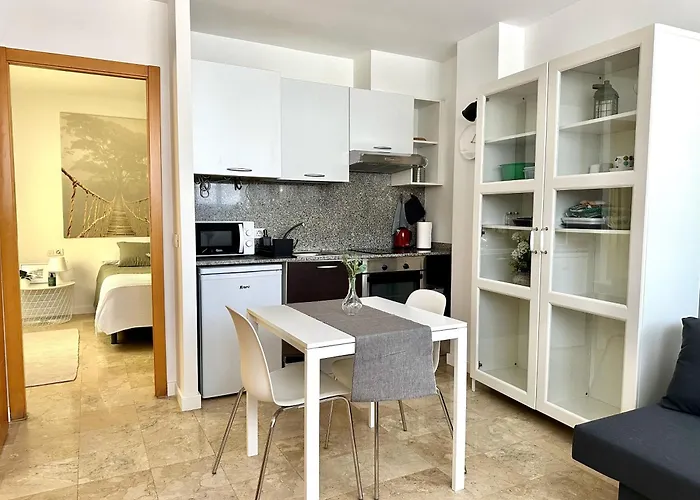 Pambnb - Cozy Refurbished City Center Apartment
