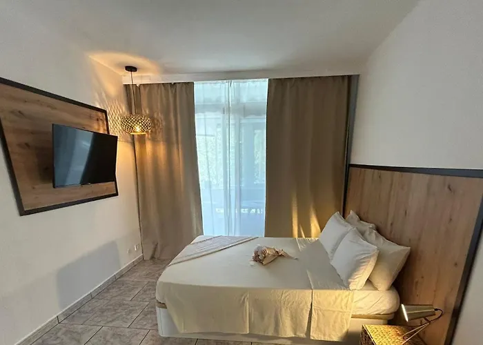 Hand Made Suite
