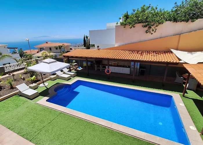 Happiness Chalet With Heated Swimming Pool