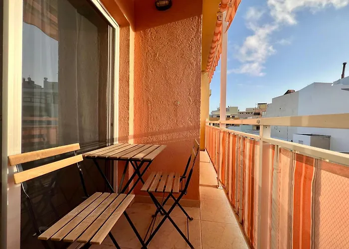 Modern 1B Apt 200 From Beach Ac