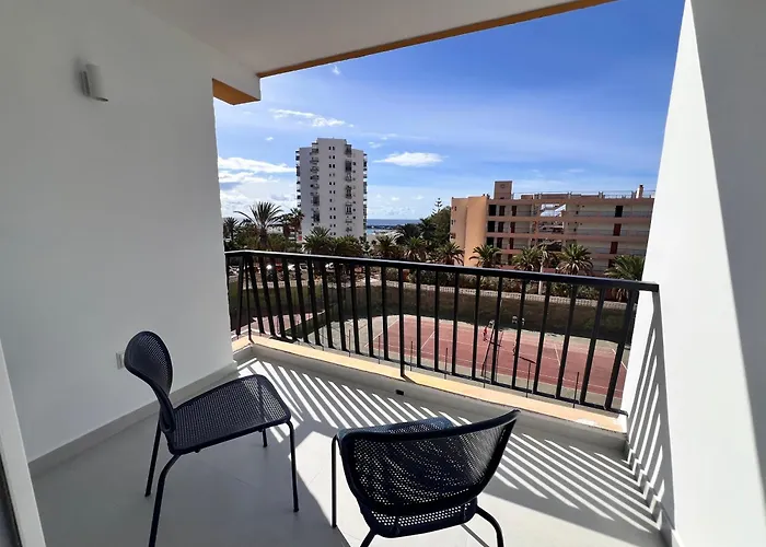 Seaview Modern Apartment In Downtown