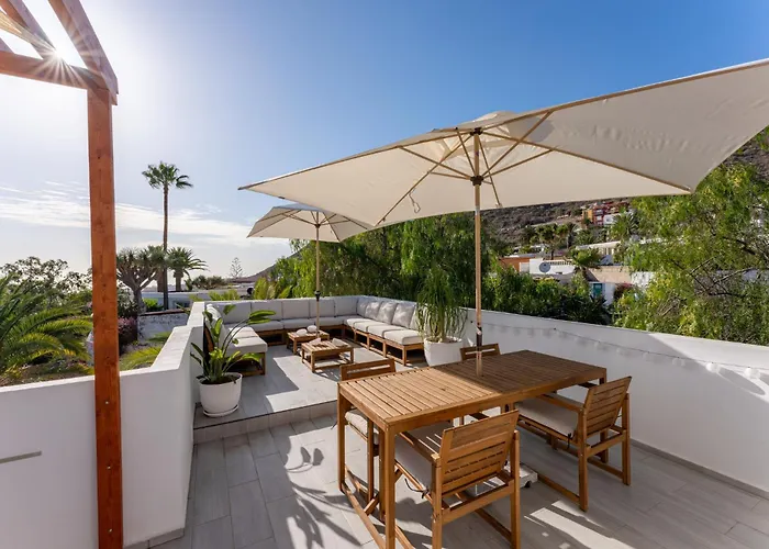 Villa With Stunning Views And A Solarium In Arona