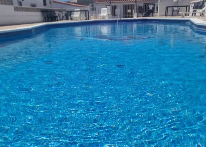 La Casita De Emily - Reformada, Bien Situada Y Con Piscina Amplia