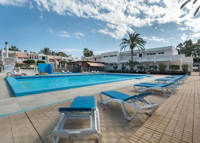 Big Property By The Beach And Natural Pool