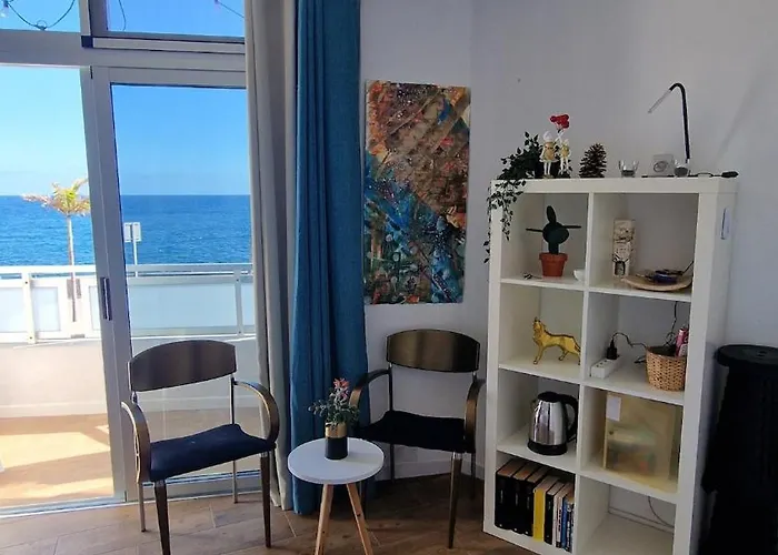 Warm & Cozy With Lovely Sea View