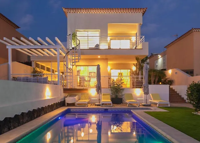 My Island Escape - Sea Views - Private Pool, Sauna