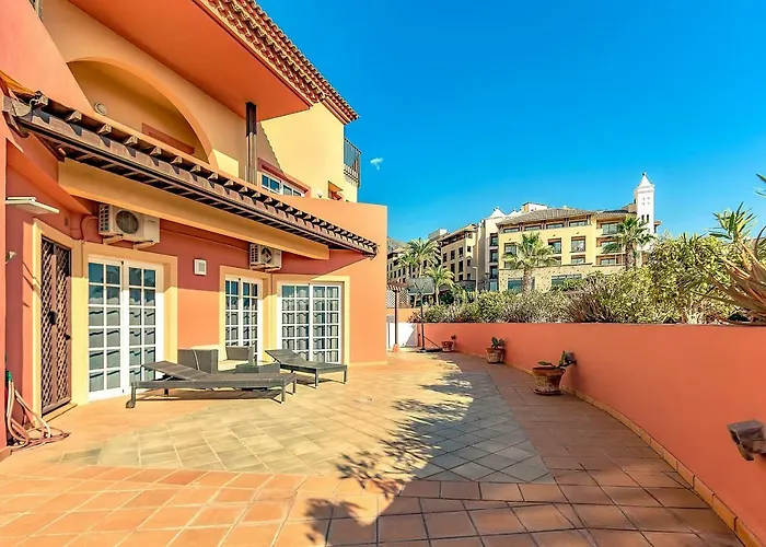 Apartment With Large Terrace In Terrazas Del Duque