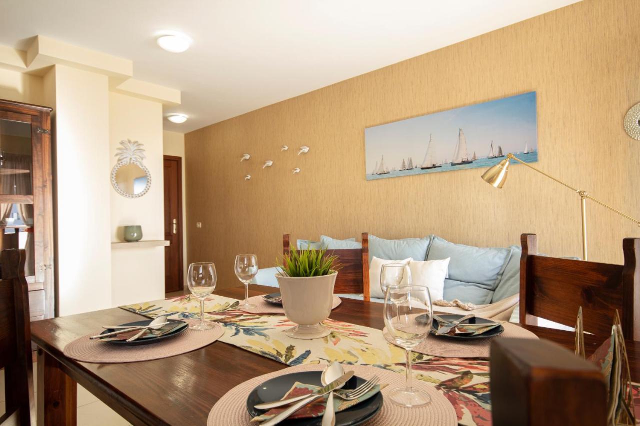 Coastal With Terrace And Pool Appartement *