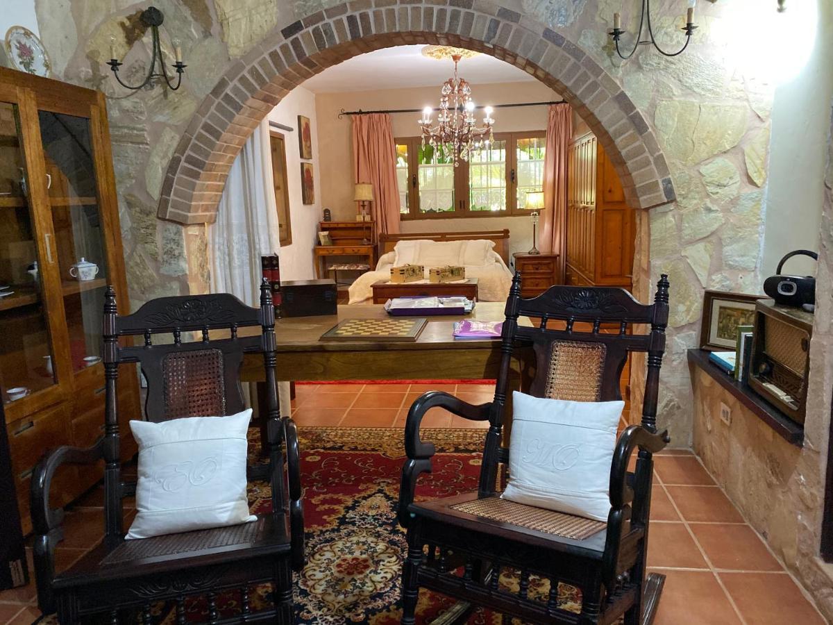 Casa Lazaro, *