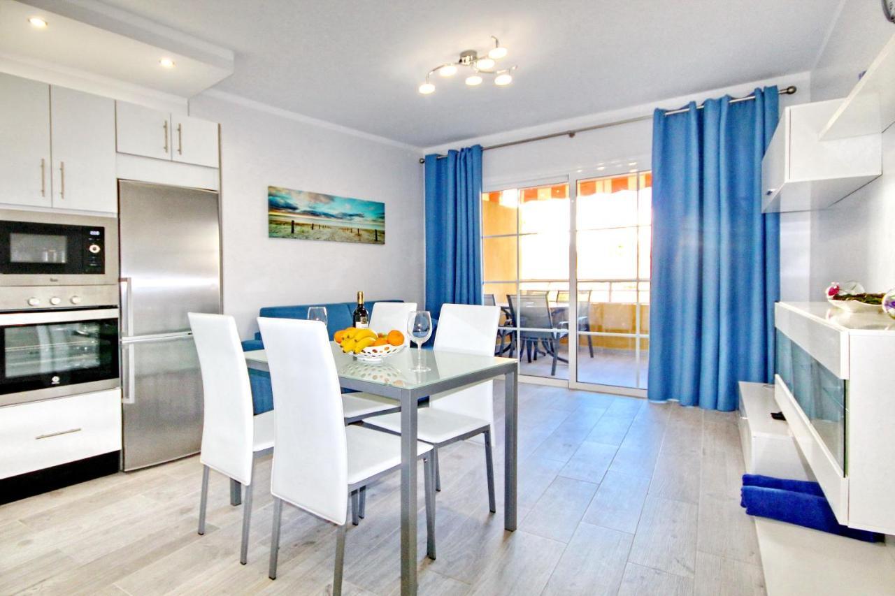 Modern In Complex With Pool In Apartment *