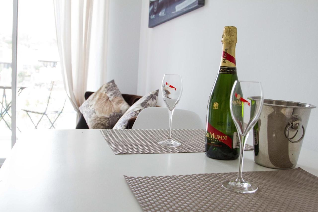 White House - Piro Apartment