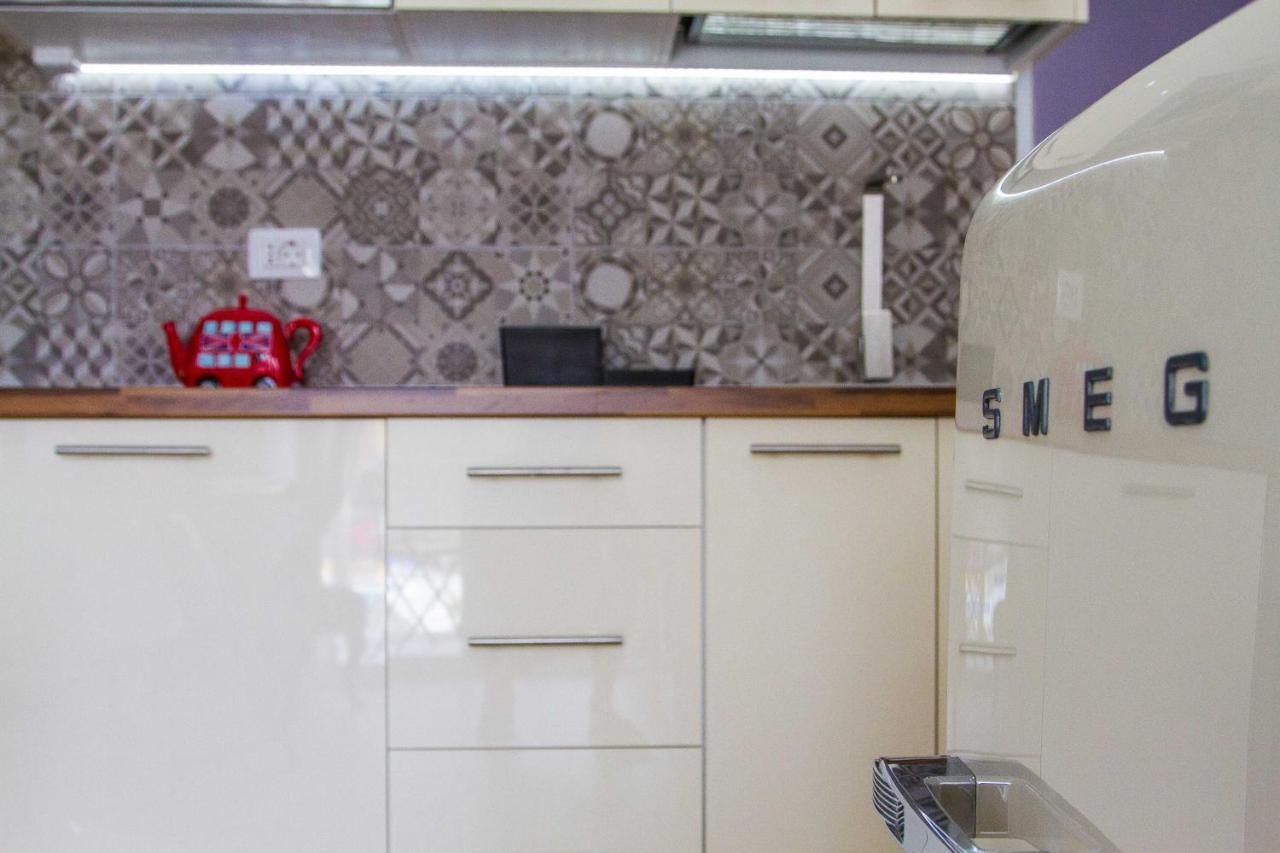 White House - Piro Apartment *